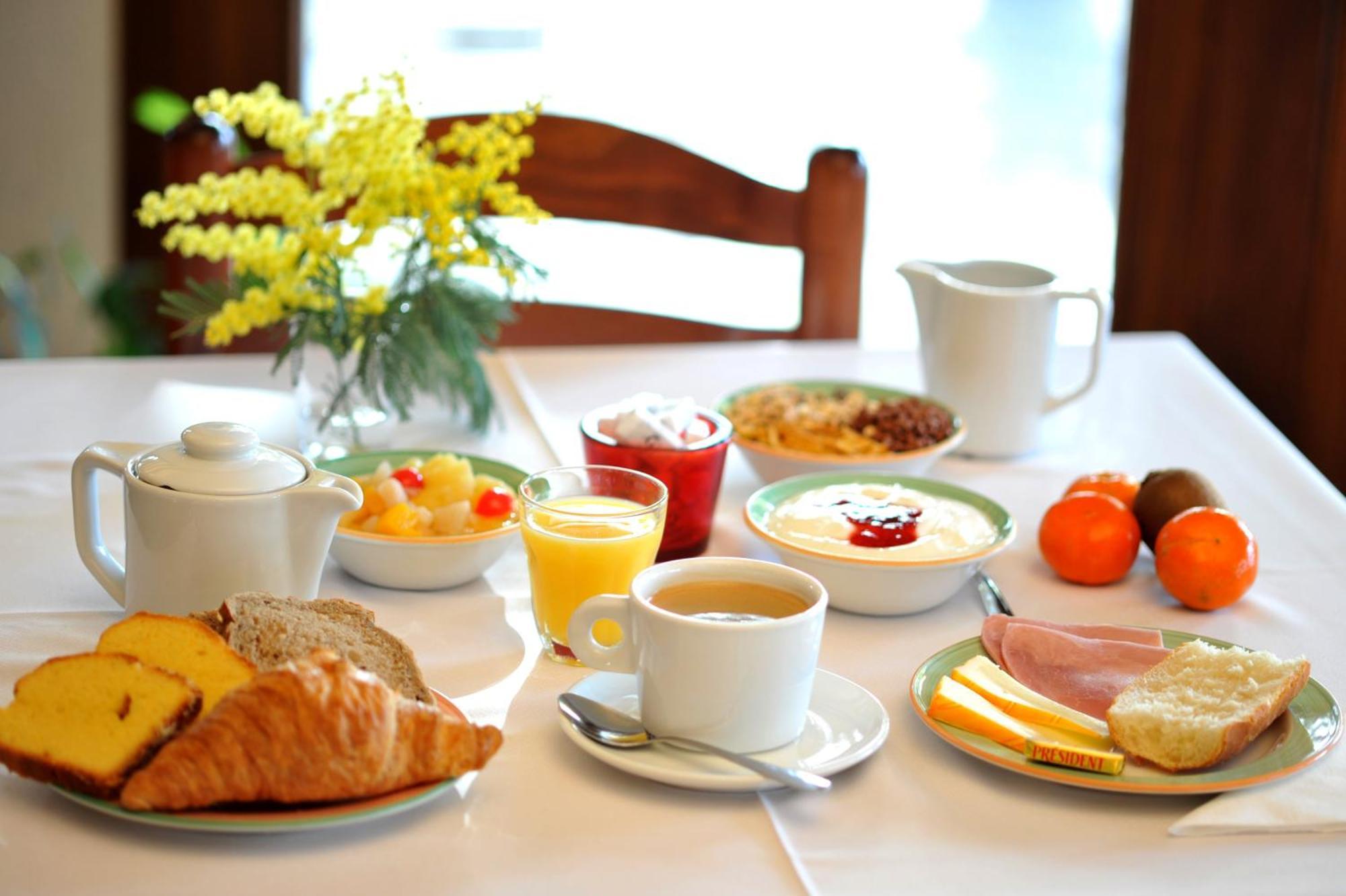 Brit Hotel Confort Pau Lons Ngoại thất bức ảnh