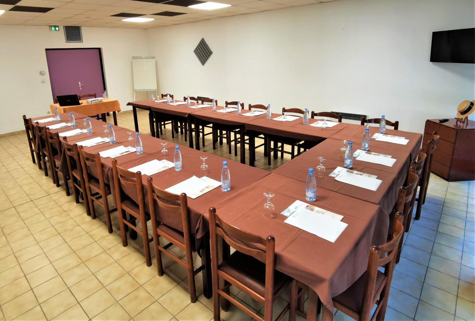 Brit Hotel Confort Pau Lons Ngoại thất bức ảnh