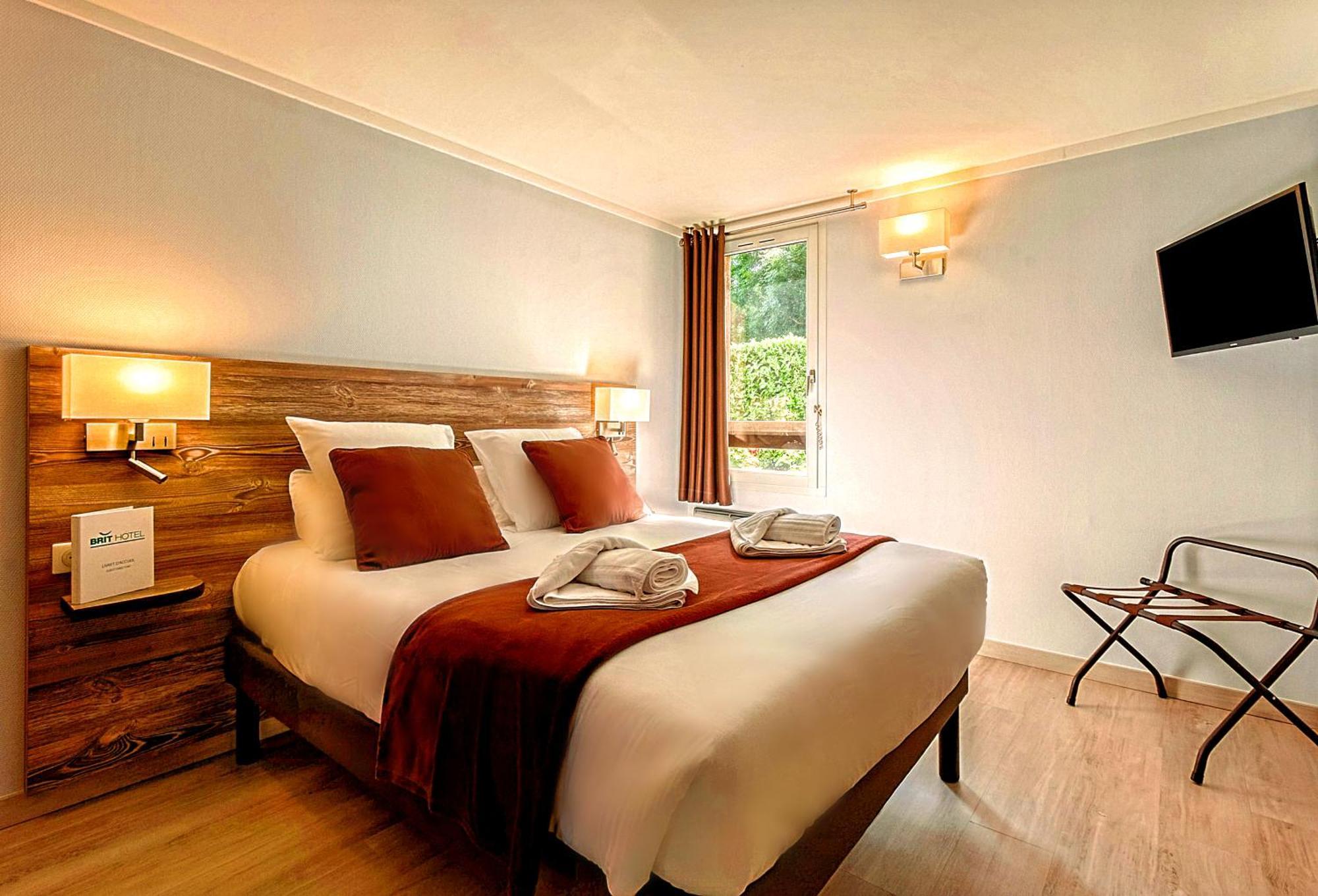 Brit Hotel Confort Pau Lons Ngoại thất bức ảnh